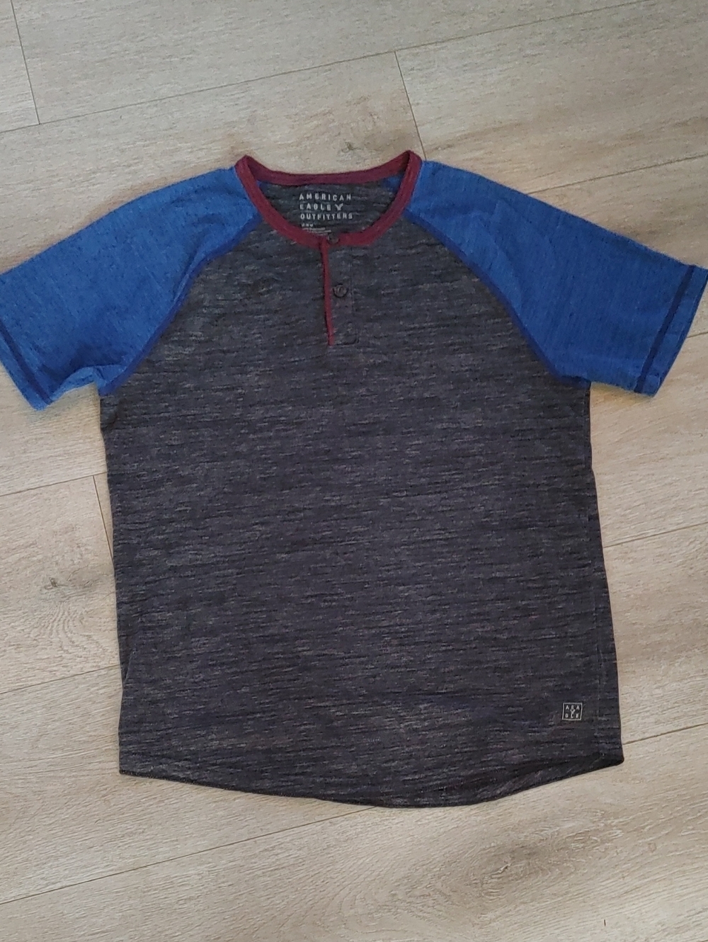 American Eagle Outfitters Charcoal & Blue Raglan Henley Tee